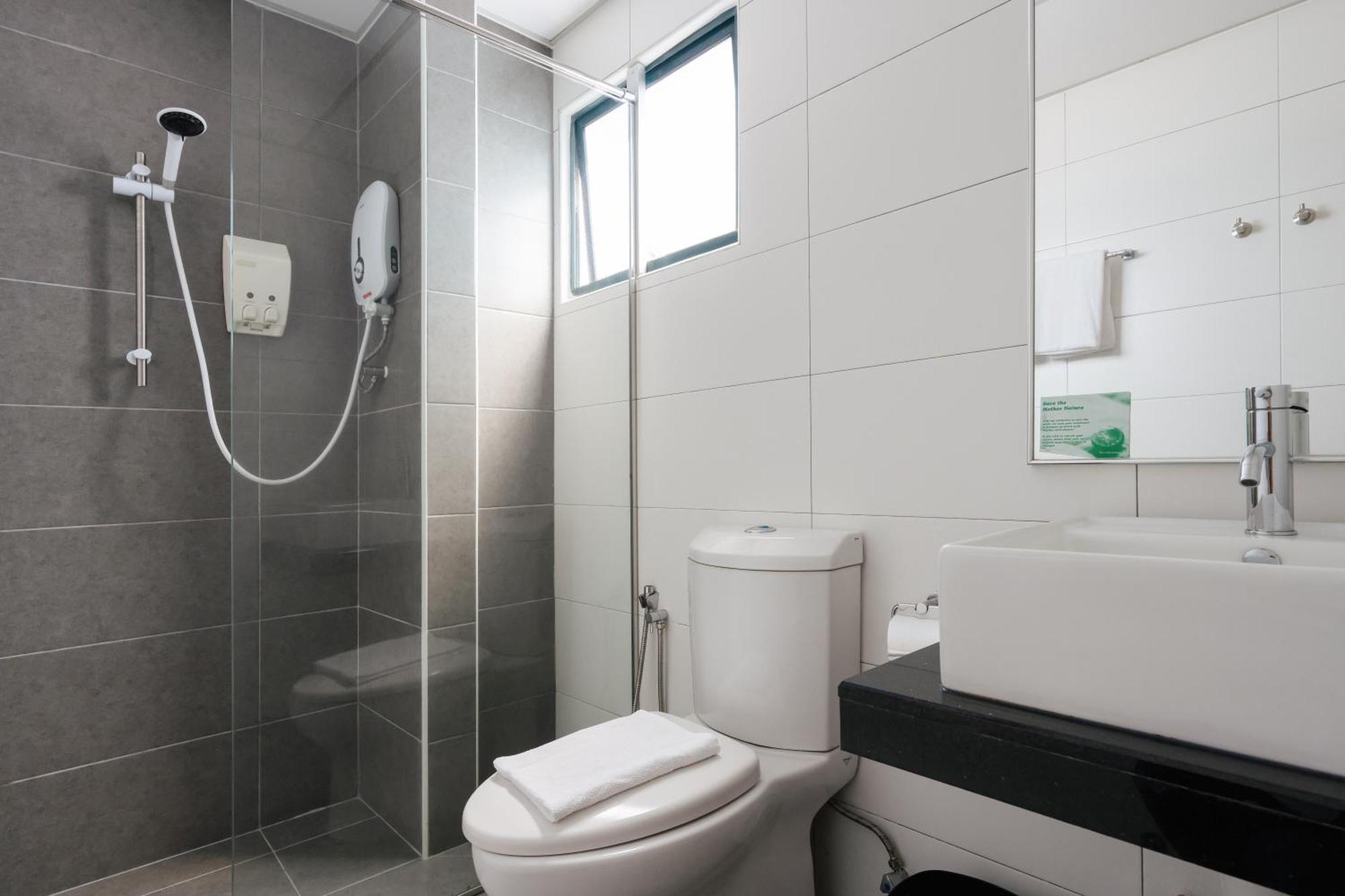 Golden View Serviced Apartments Tanjung Tokong Exterior foto